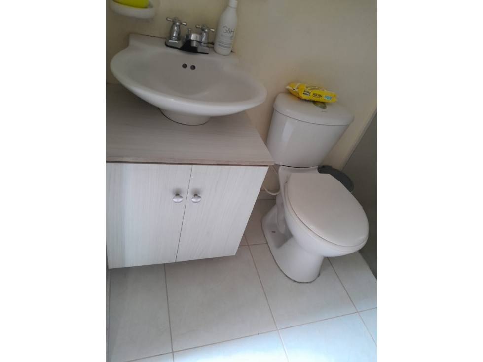 SE VENDE APARTAMENTO MUY ILUMINADO EN SECTOR TRANQUILO VIA CONDINA — foto 2