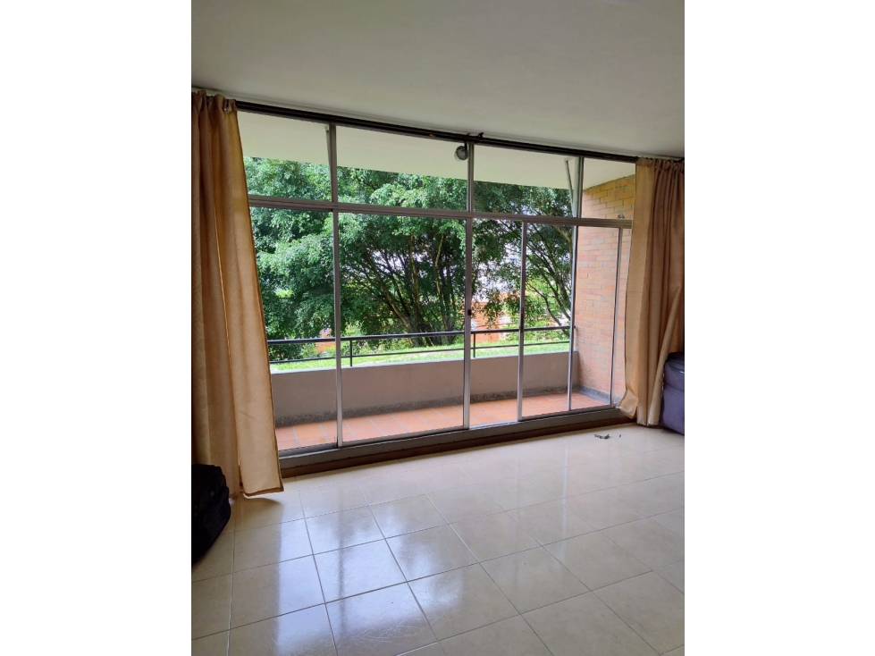 SE VENDE APARTAMENTO MODERNO, CON BALCON!