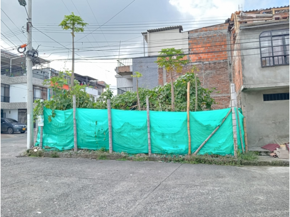 SE VENDE LOTE EXCELENTE UBICACION EN LA ACUARELA CUBA