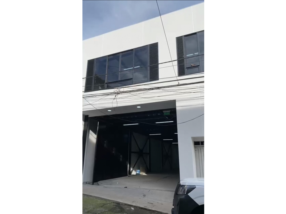 SE VENDE BODEGA EN EL CENTRO DE PEREIRA AREA 400M2 - 2