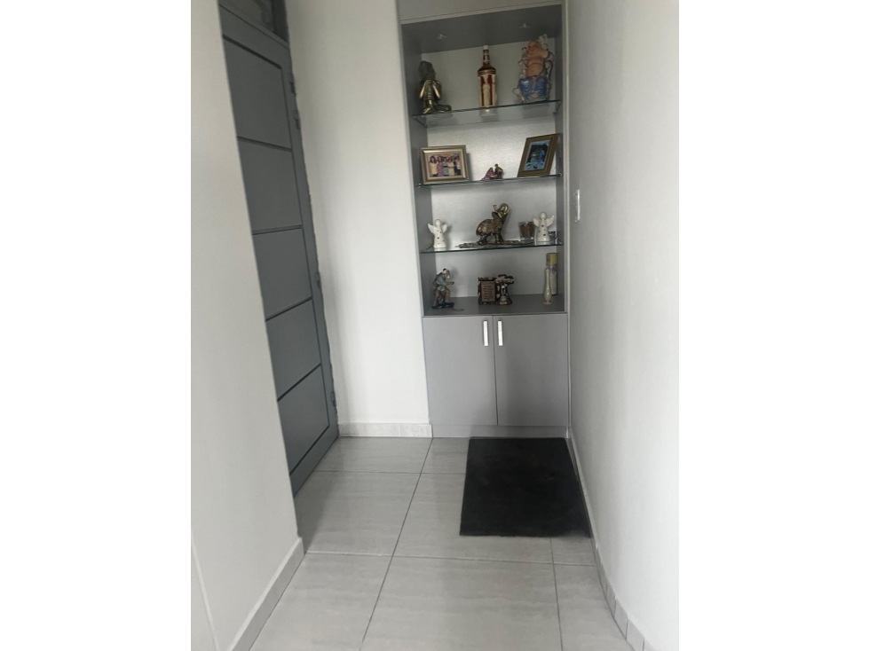 SE VENDE O PERMUTA APARTAMENTO REMODELADO EN MARAYA AREA 90 M2 — foto 6