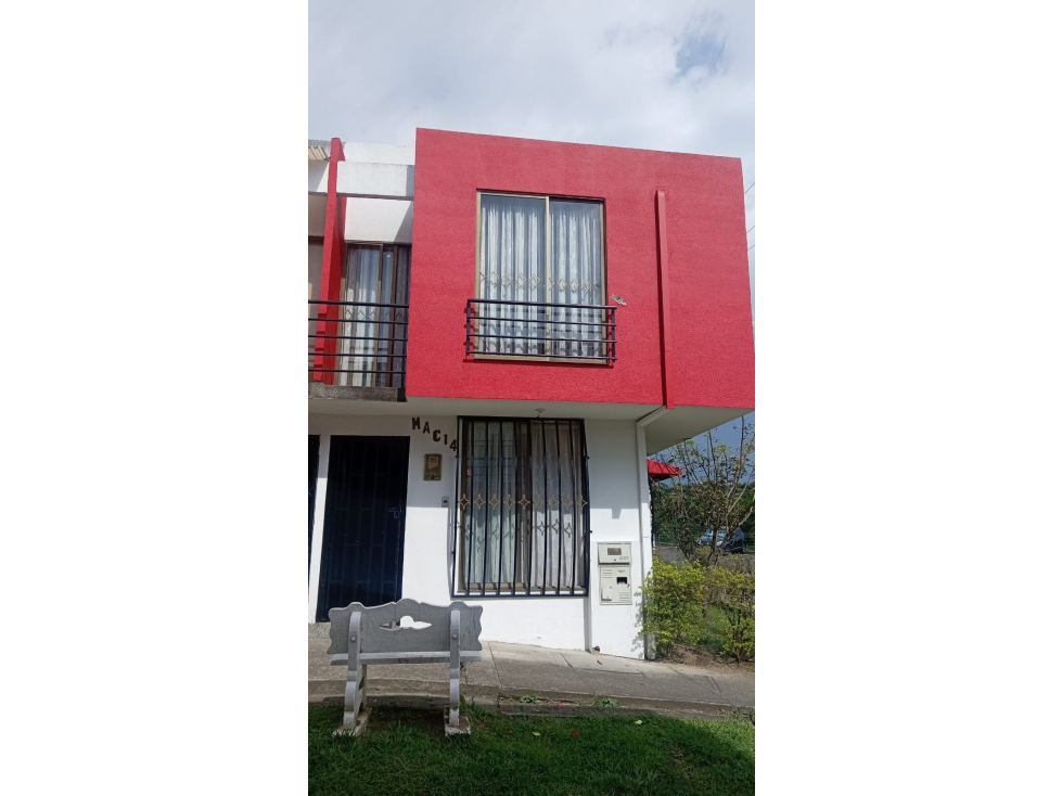 Se vende casa dúplex esquinera con local comercial en Pereira — foto 2