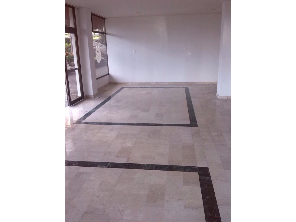 Se vende Local en Pinares — foto 2