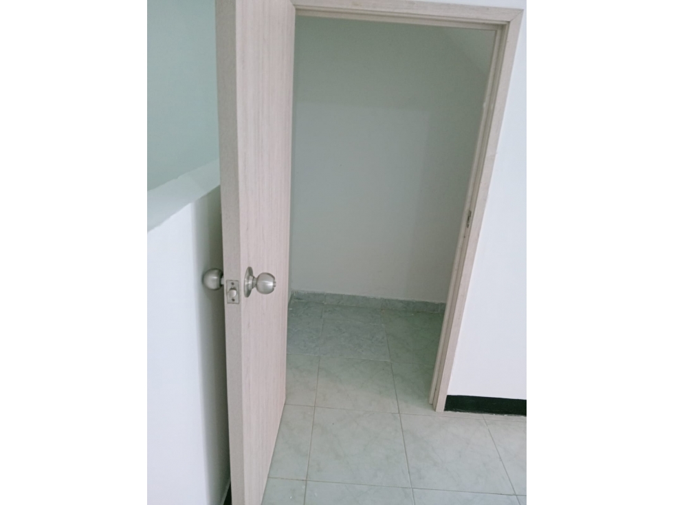 SE ARRIENDA 1 PISO EN LOS 2500 LOTES — foto 5