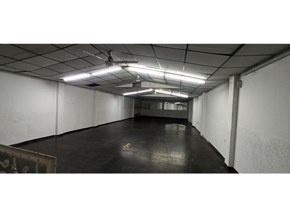 SE VENDEN 2 BODEGAS GRANDES SOBRE LA AVENIDA EL JAPON - 3