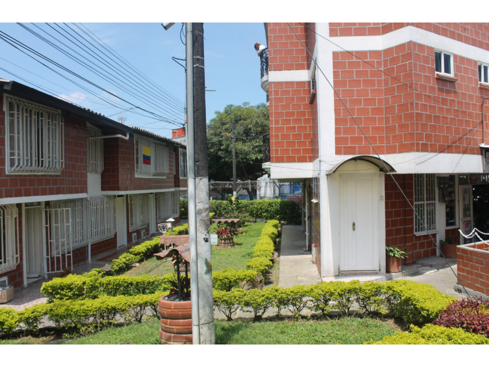 Edificio de tres pisos en venta en Aguazul Dosquebradas - 2
