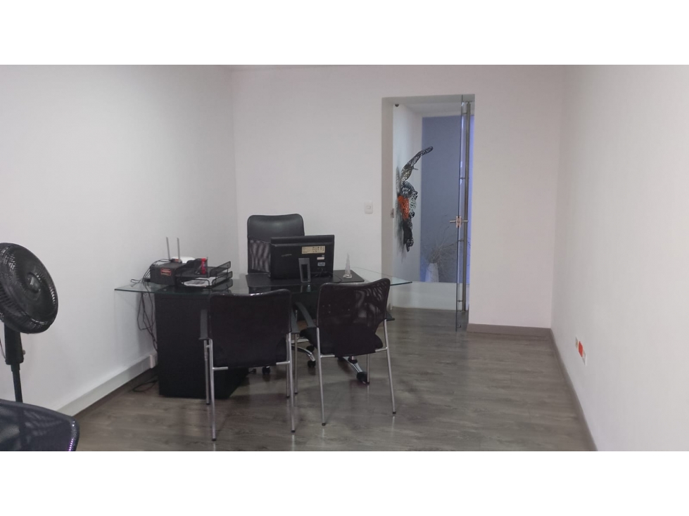 SE ARRIENDA OFICINA EN EL CENTRO AMOBLADA - 2