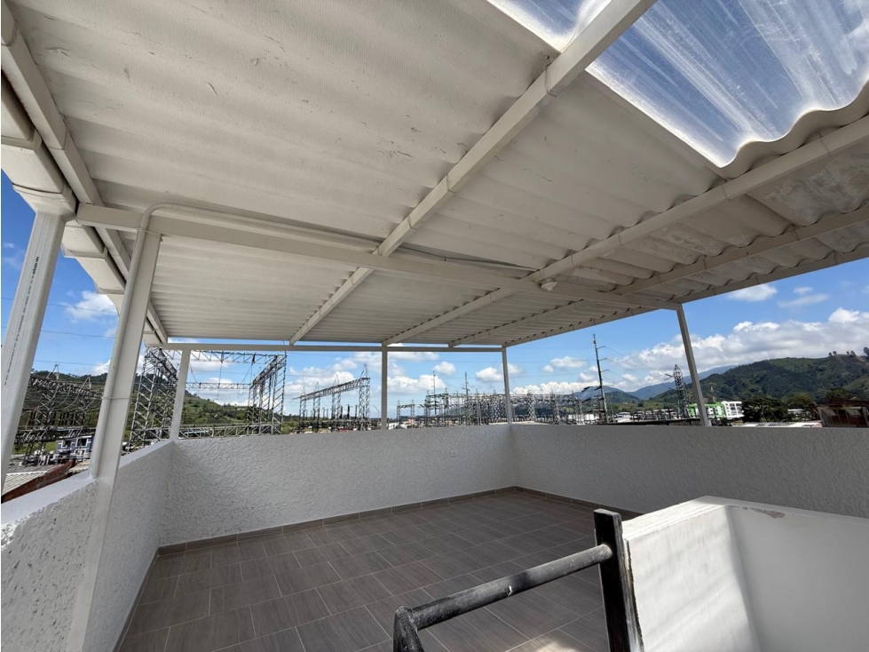 Se vende amplio apartamento con terraza en Santa Rosa — foto 2