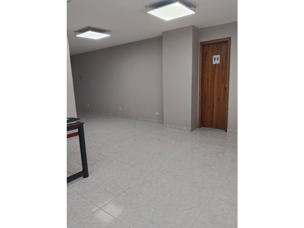 !GRAN OPORTUNIDAD¡ SE VENDE OFICINA EN EDIFICIO ÚBICADO EN EL CENTRO — foto 2