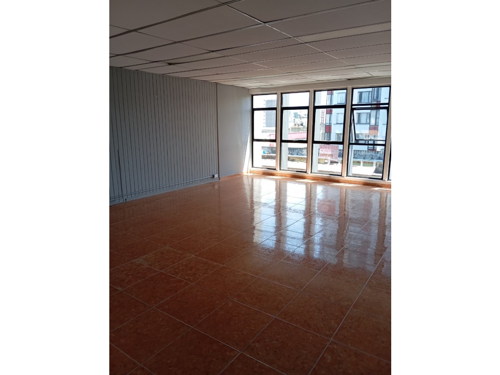 SE VENDE OFICINA EN EL CENTRO DE PEREIRA PISO 7 — foto 2
