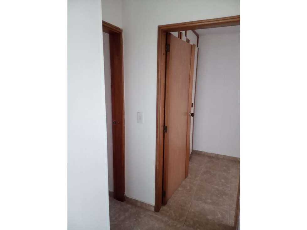SE VENDE APARTAMENTO CON PARQUEADERO SIN ASCENSOR POR EL VIAJERO — foto 2