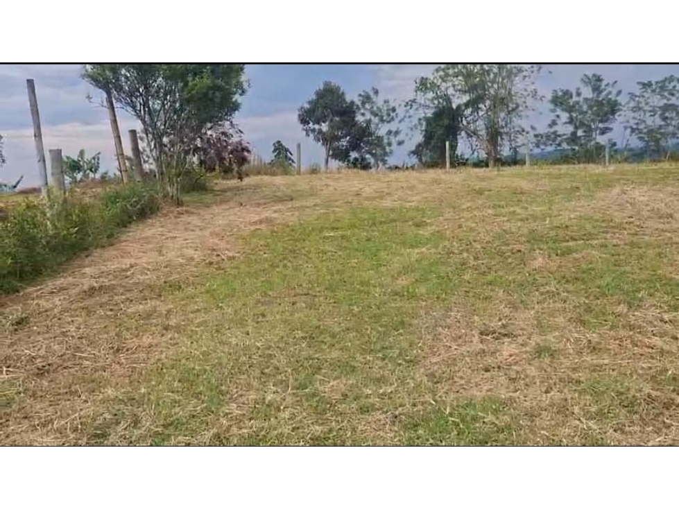 Se vende lote esquinero 1.209 m² en Alcalá — foto 2