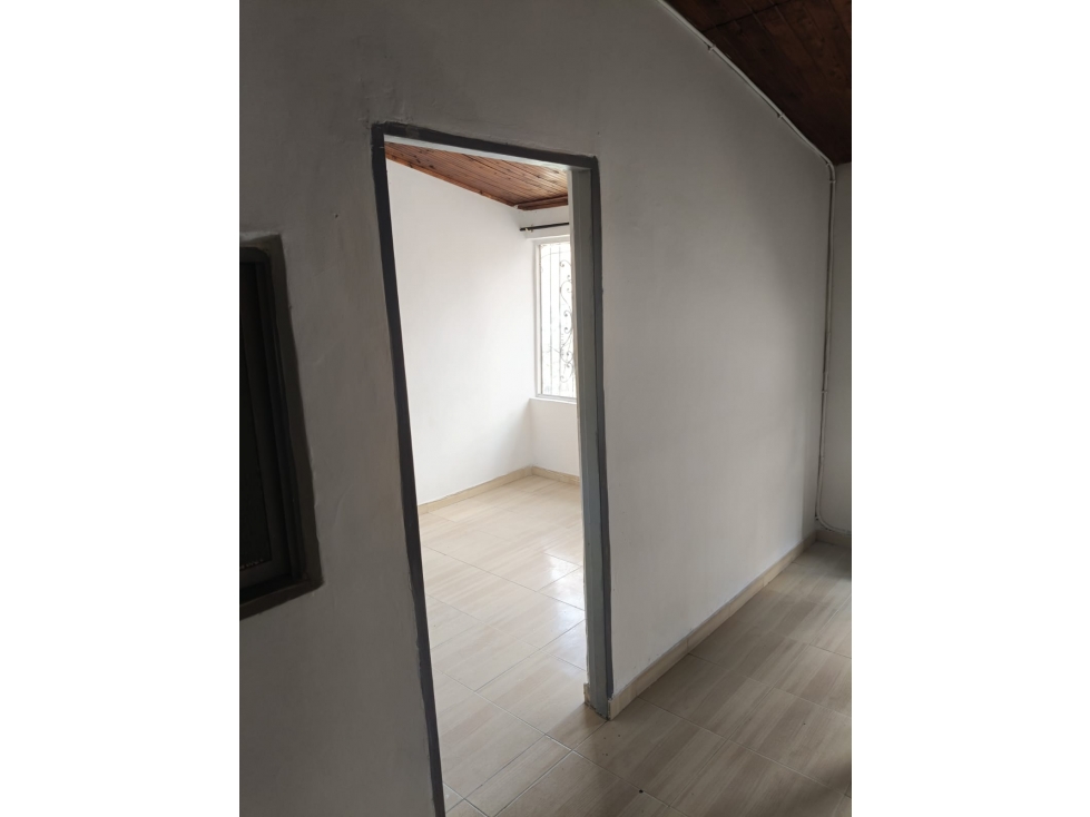 SE VENDE CASA PROPIEDAD HORIZONTAL CERCA AL AEROPUERTO — foto 2