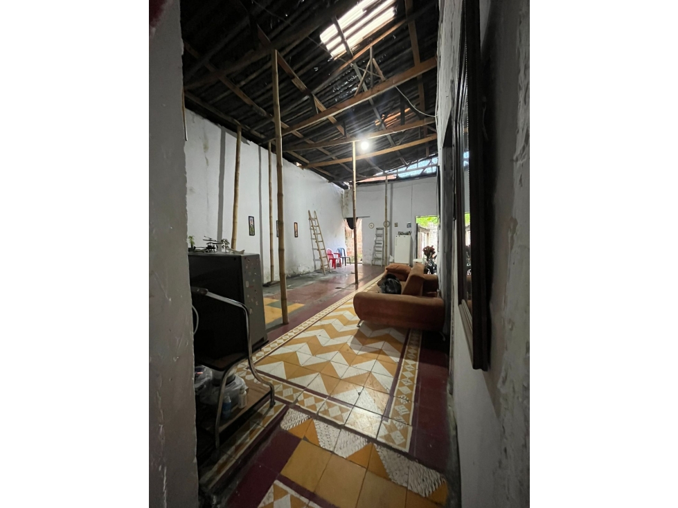 GRAN OPORTUNIDAD SE VENDE CASA LOTE EN CARTAGO EXCELENTE UBICACIÓN — foto 2