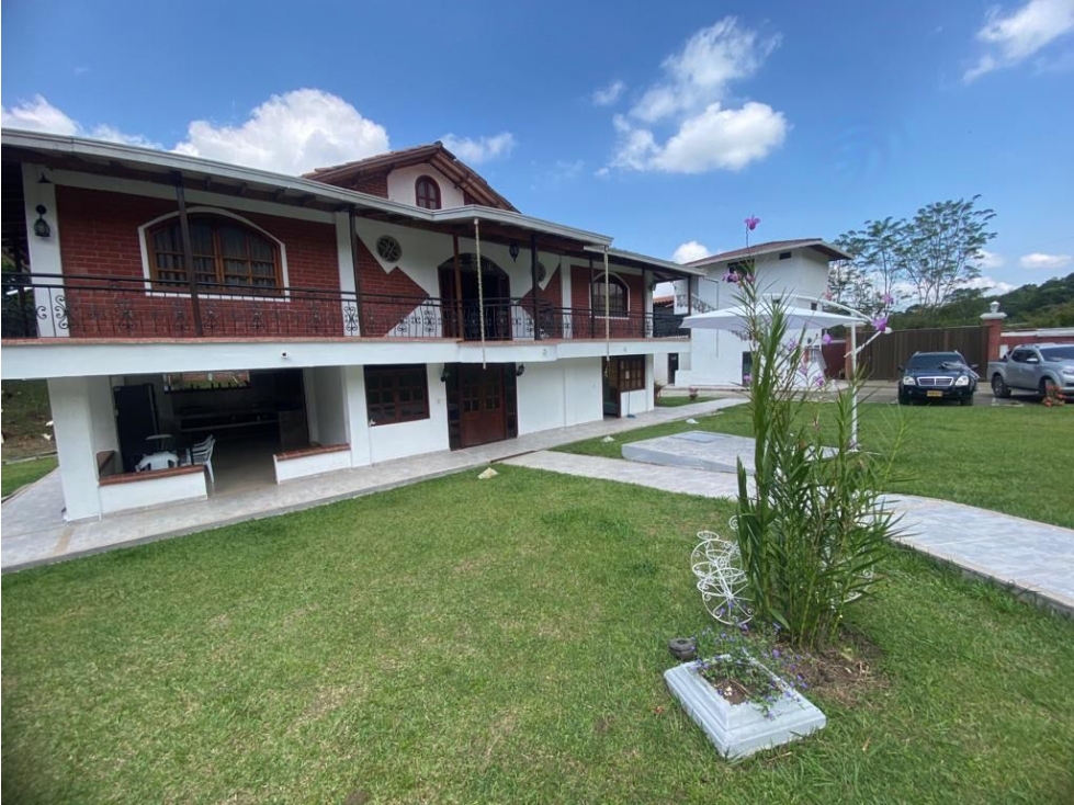 Se vende finca en Combia con piscina y múltiples construcciones — foto 2