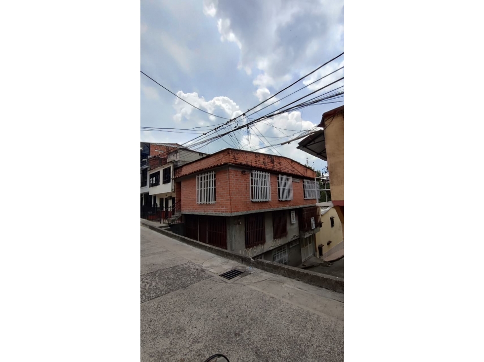 SE VENDE CASA ESQUINERA CON VIVIENDAS INDEPENDIENTES EN ALFONSO LOPEZ — foto 2