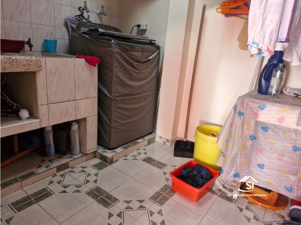 SE VENDE CASA DE 2 PISOS INDEPENDIENTES CERCA AL CENTRO — foto 2