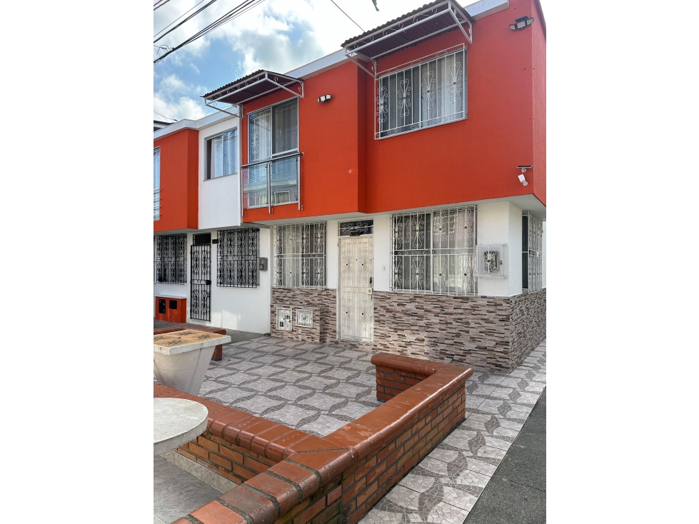 SE VENDE O PERMUTA CASA ESQUINERA EN ALTAVISTA REMODELADA VECHICULAR — foto 3