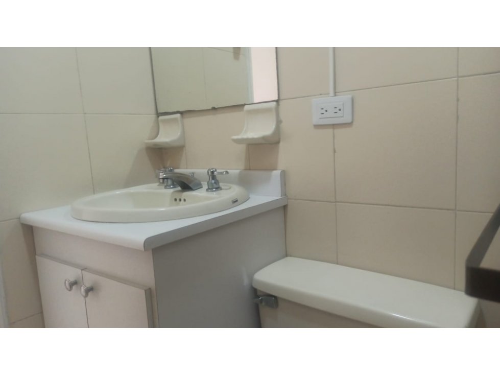 SE VENE APARTAMENTO EN LA AVENIDA 30 DE AGOSTO AREA 170M2 — foto 2