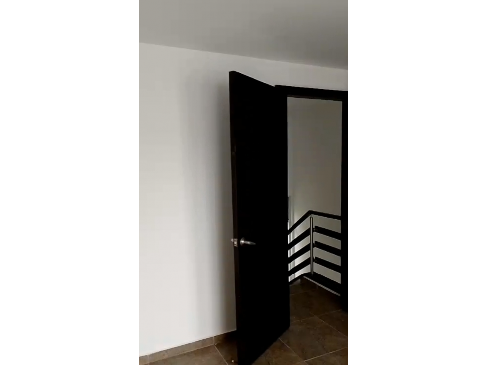 SE VENDE CASA EN BELMONTE EN CONJUNTO CERRADO NO PAGA ADMON — foto 2