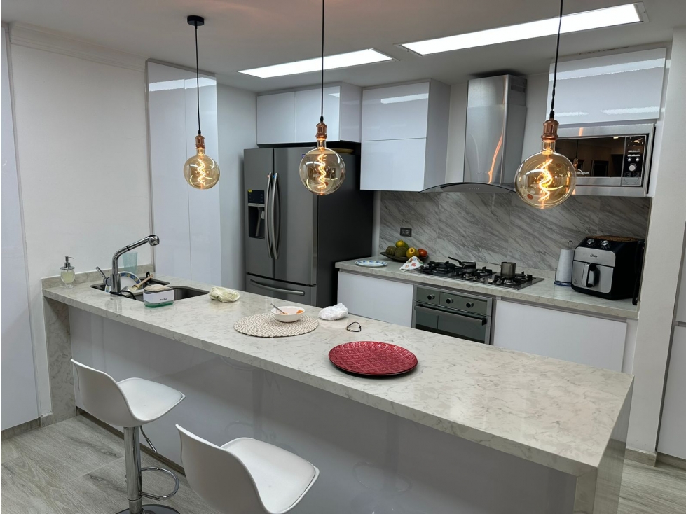 SE VENDE APARTAMENTO EN PINARES EXCELENTE ACABADOS AREA 134 M2 — foto 3