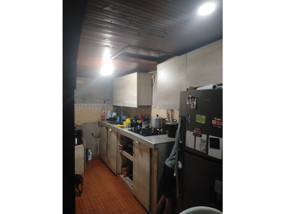 SE VENDE CASA CON TERRAZA CERCA AL HOSPITAL EN EL SUR DE ARMENIA