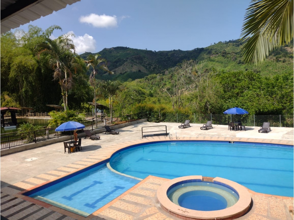 SE VENDE FINCA HOTEL CERCA A CHINCHINA - 2