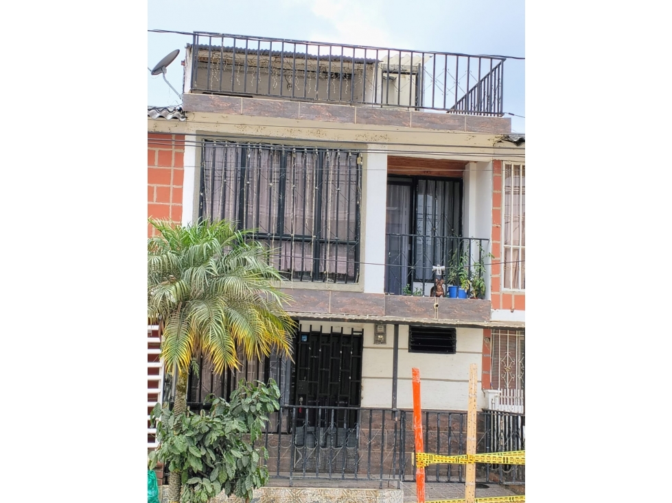 Se Vende Casa De 3 Pisos Con Terraza En Armenia — foto 2
