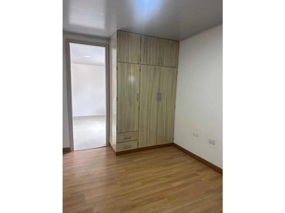SE VENDE CASA REMODELADA EN LA VILLA CERCA AL ESTADIO — foto 3