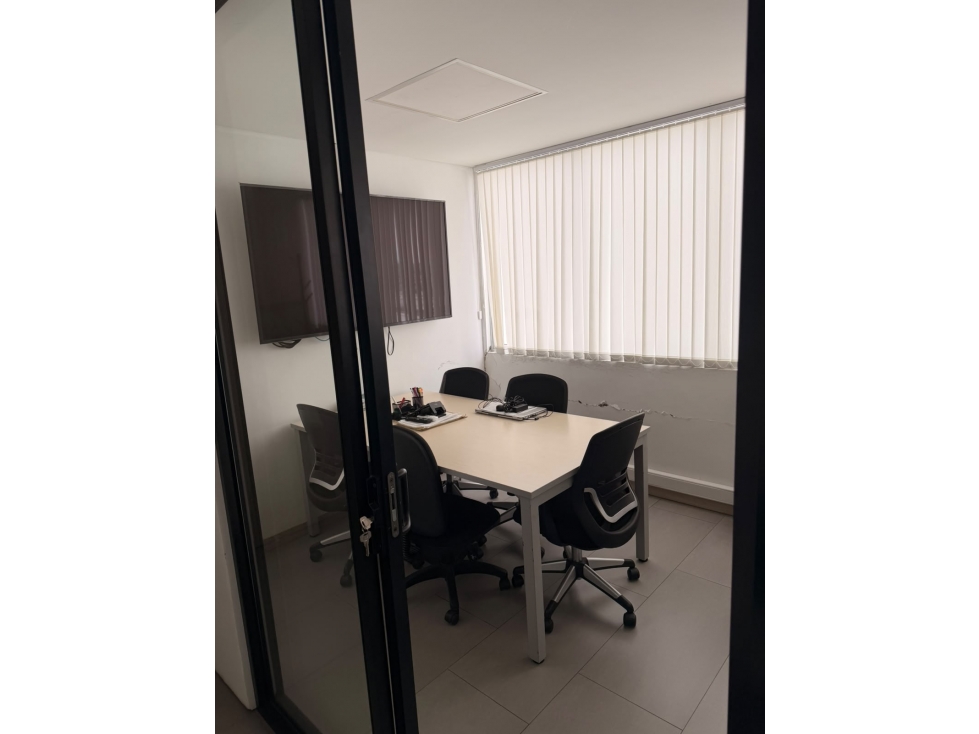 SE VENDE OFICINA EN LOS ALPES — foto 3