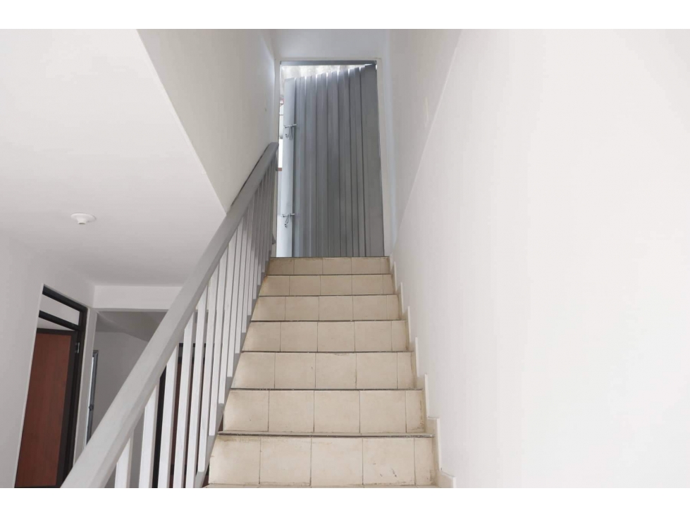 SE VENDE CASA DE 3 PISOS CON 2 VIVIENDAS INDEPENDIENTES EN SAMARIA — foto 5