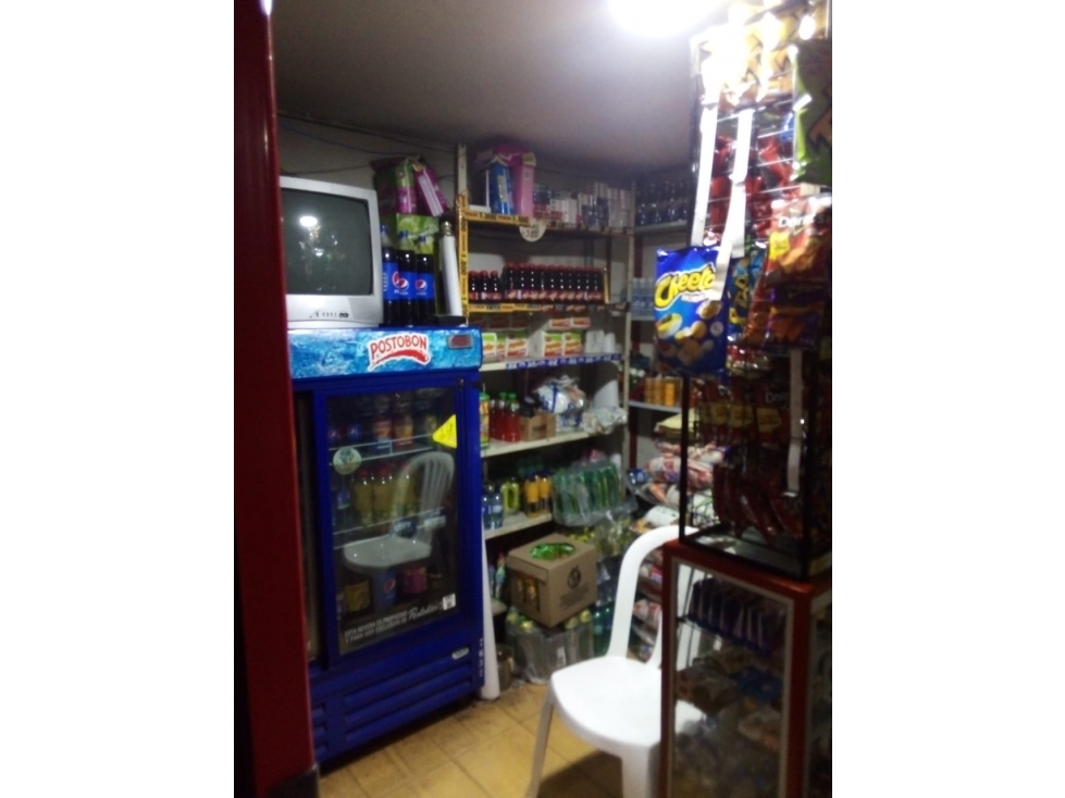 Casa en Frailes independiente esquinera. Rentable con locales. — foto 4