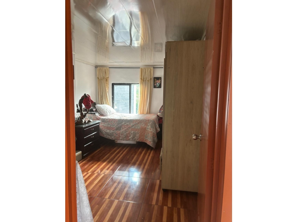 Vendo o permuto hermosa casa de tres pisos en Santa Rosa De Cabal — foto 2