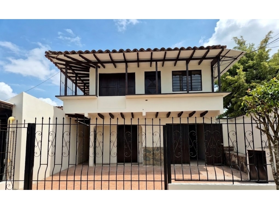 ¡SE VENDE HERMOSA CASA VIA ARMENIA!