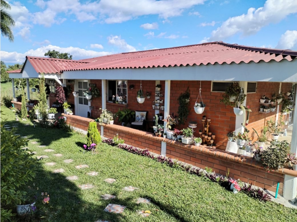 SE VENDE O SE PERMUTA CASA CAMPESTRE EN LA PALMILLA CERCA MORELIA