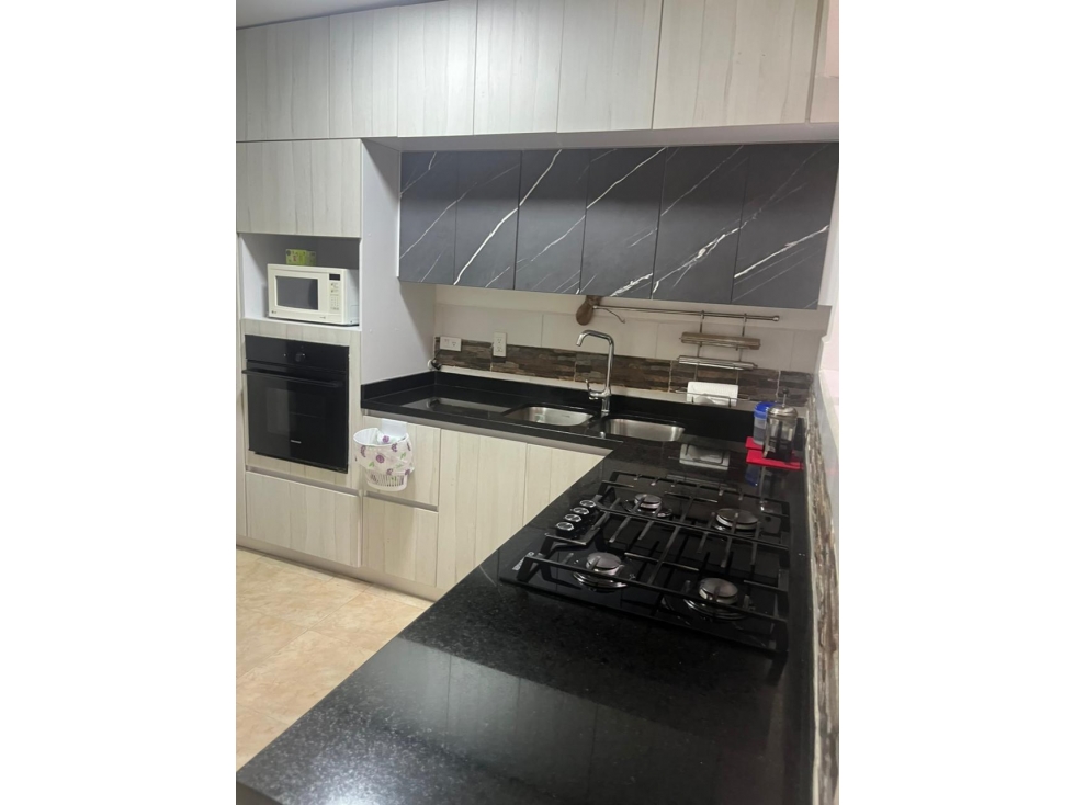 SE VENDE HERMOSA CASA EN BAVARIA AREA 260M2 CONSTRUIDOS