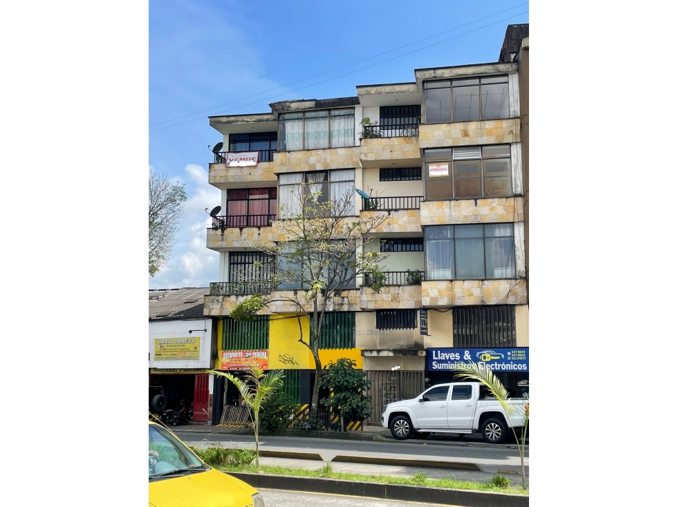 Venta edificio cinco pisos en Av. 30 de agosto zona alta valorización