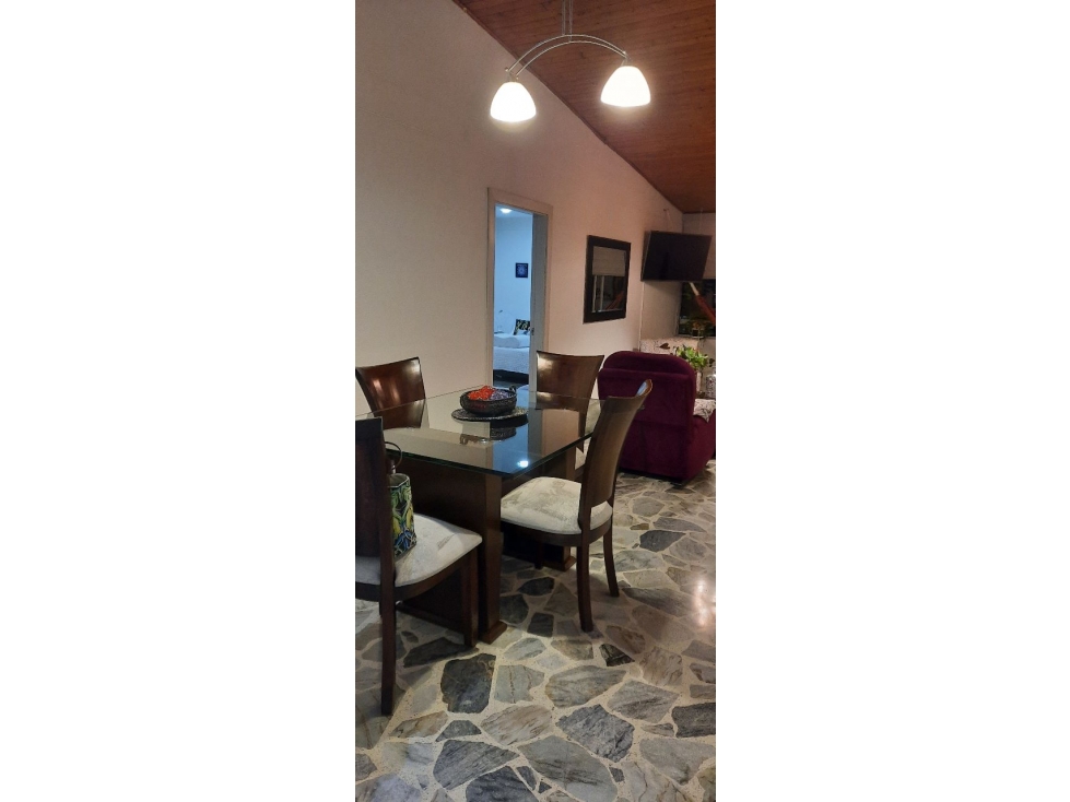 SE VENDE APARTAMENTO EN EL CENTRO CON ASCENSOR PARQUEADERO DOBLE — foto 4