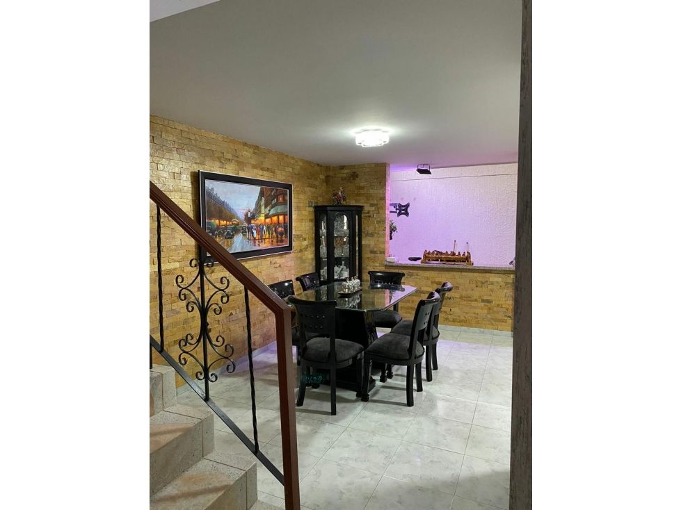 SE VENDE O PERMUTA CASA EN CORALES EXCELENTE ACABADOS Y UBICACION — foto 3