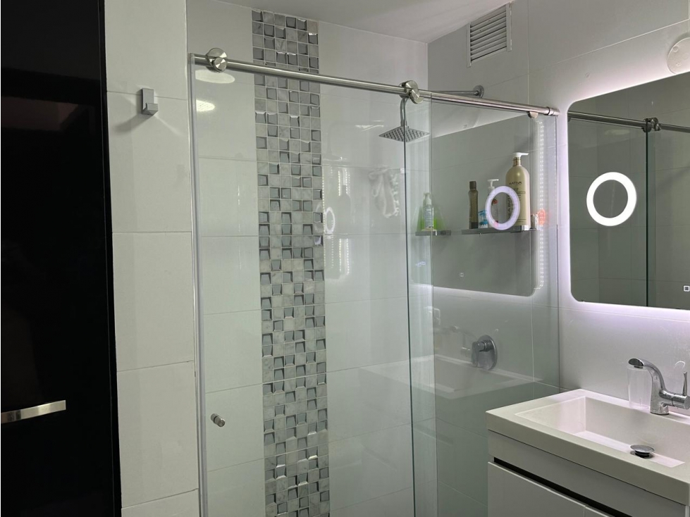 SE VENDE O PERMUTA APARTAMENTO EN EL CENTRO AREA 131 M2 REMODELADO — foto 3