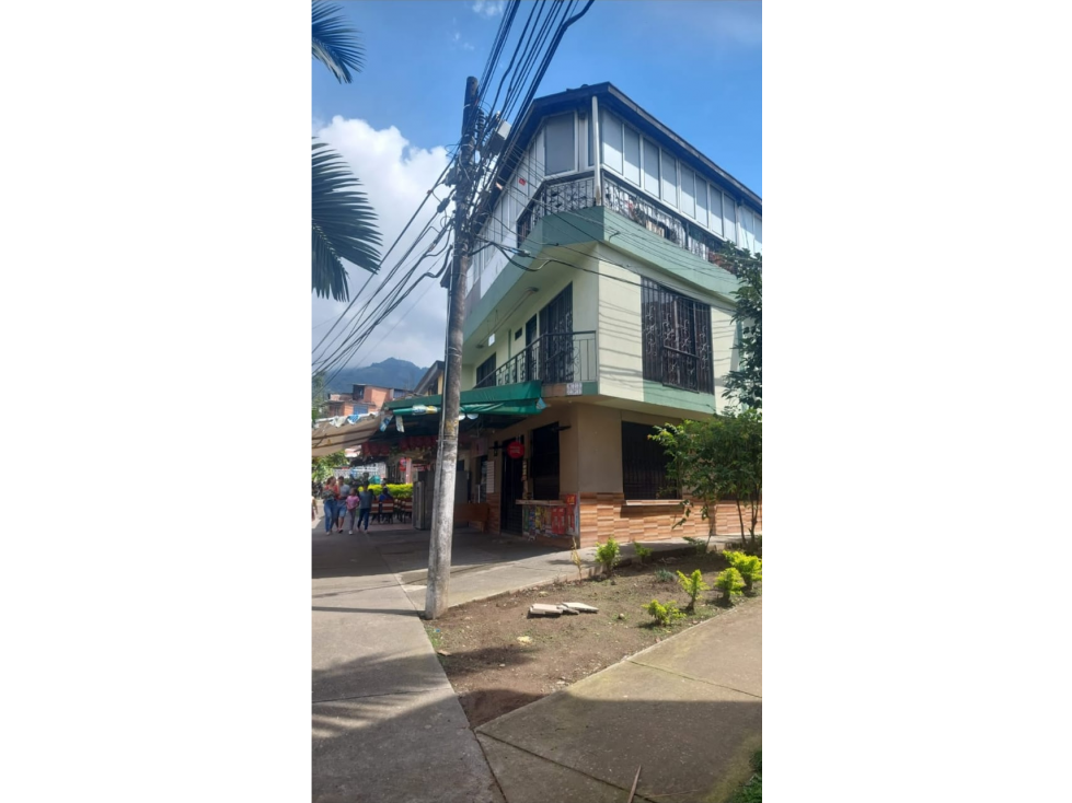 SE VENDE CASA CON VIVIENDA INDEPENDENCIA EN EL PARQUE INDUSTRIAL — foto 3