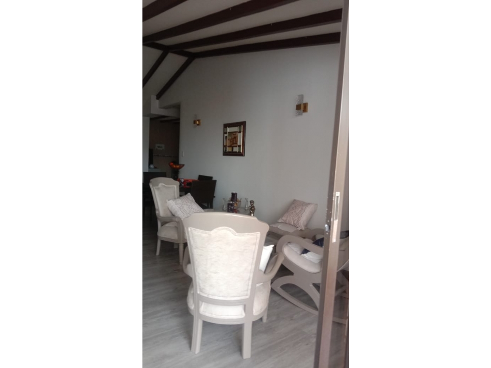 SE VENDE APARTAMENTO EN EL CENTRO AREA 91 M2 CERCA A TODO — foto 3