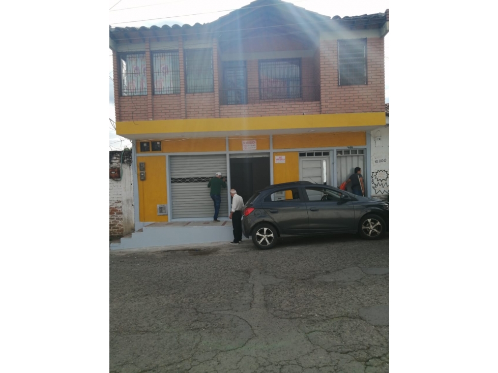 SE VENDE CASA LOCAL COMERCIAL Y VIVIENDAS INDEPENDIENTE EN LA VICTORIA