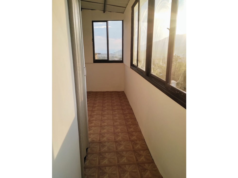 Venta de casa de 3 niveles 4 aptos independientes Camilo Torres — foto 3