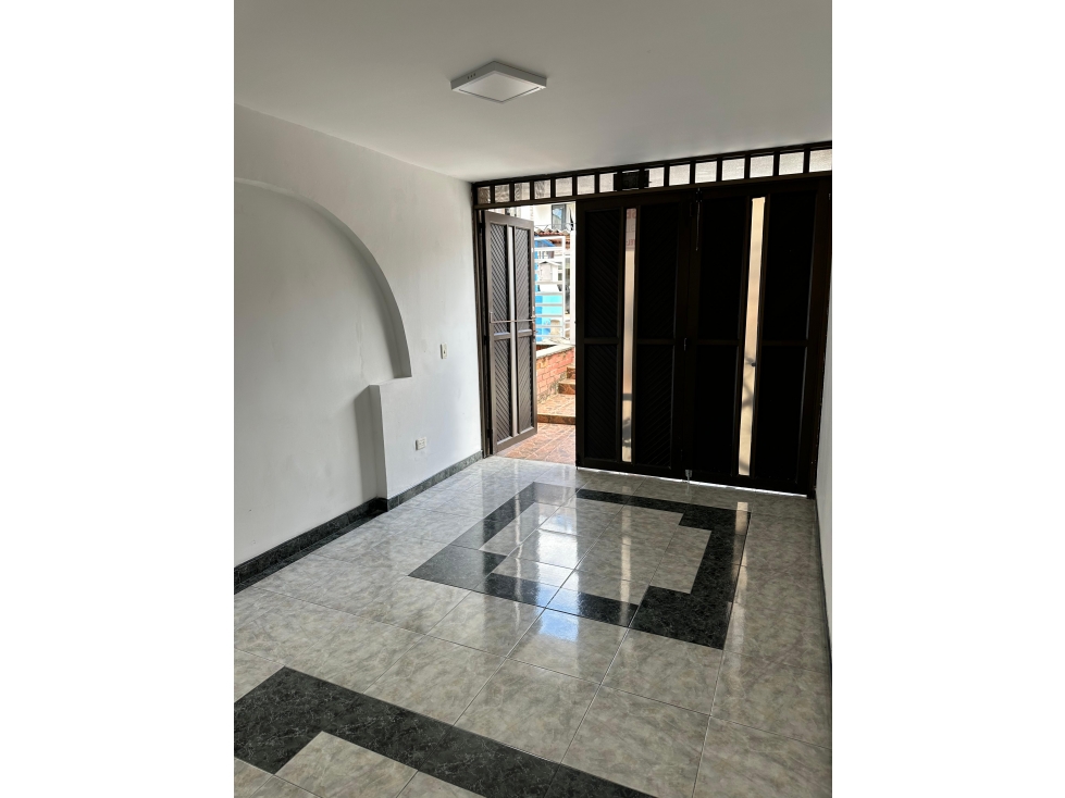 SE VENDE CASA 2 PISOS EN CORALES — foto 4