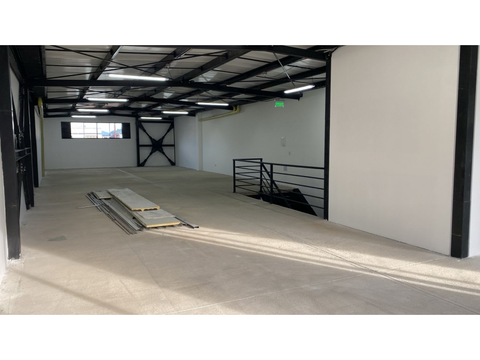 SE VENDE BODEGA EN EL CENTRO DE PEREIRA AREA 400M2 - 5