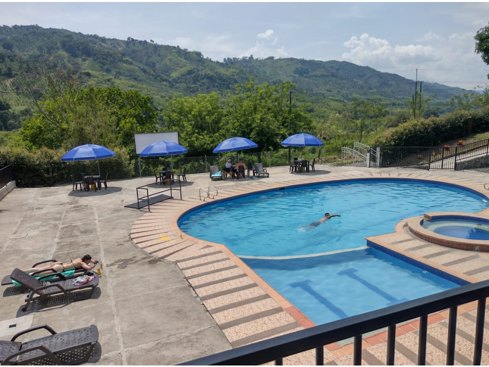 Vendo hermosa finca turistica a 06 kilometros de Marsella - 2
