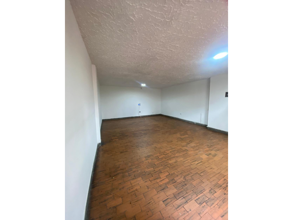 SE VENDE LOCAL EN LA AV 30 DE AGOSTO — foto 3