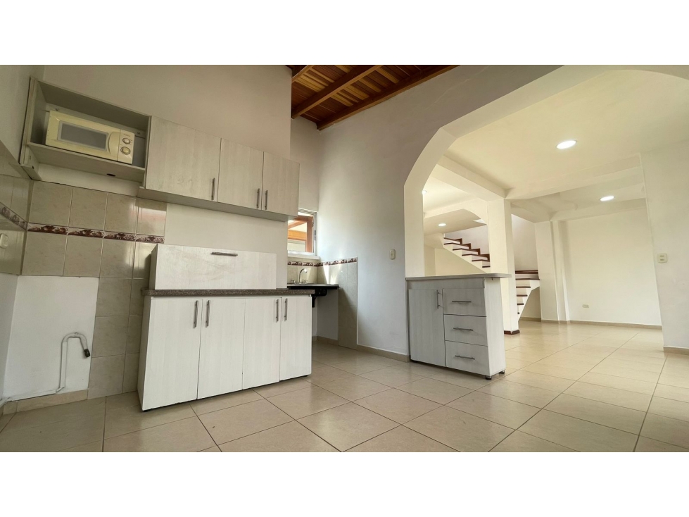 SE VENDE ESPECTACULAR CASA DUPLEX EN EL JARDIN PEATONAL — foto 3