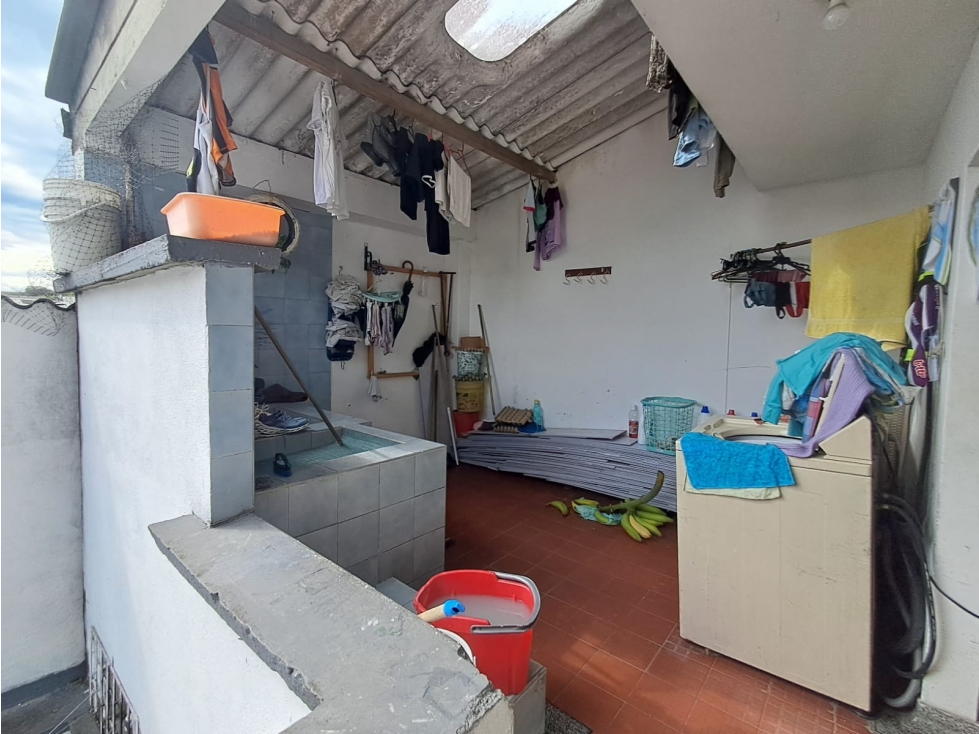 SE VENDE CASA CON LOCAL Y APARTAMENTOS INDEPENDIENTES CUBA — foto 3